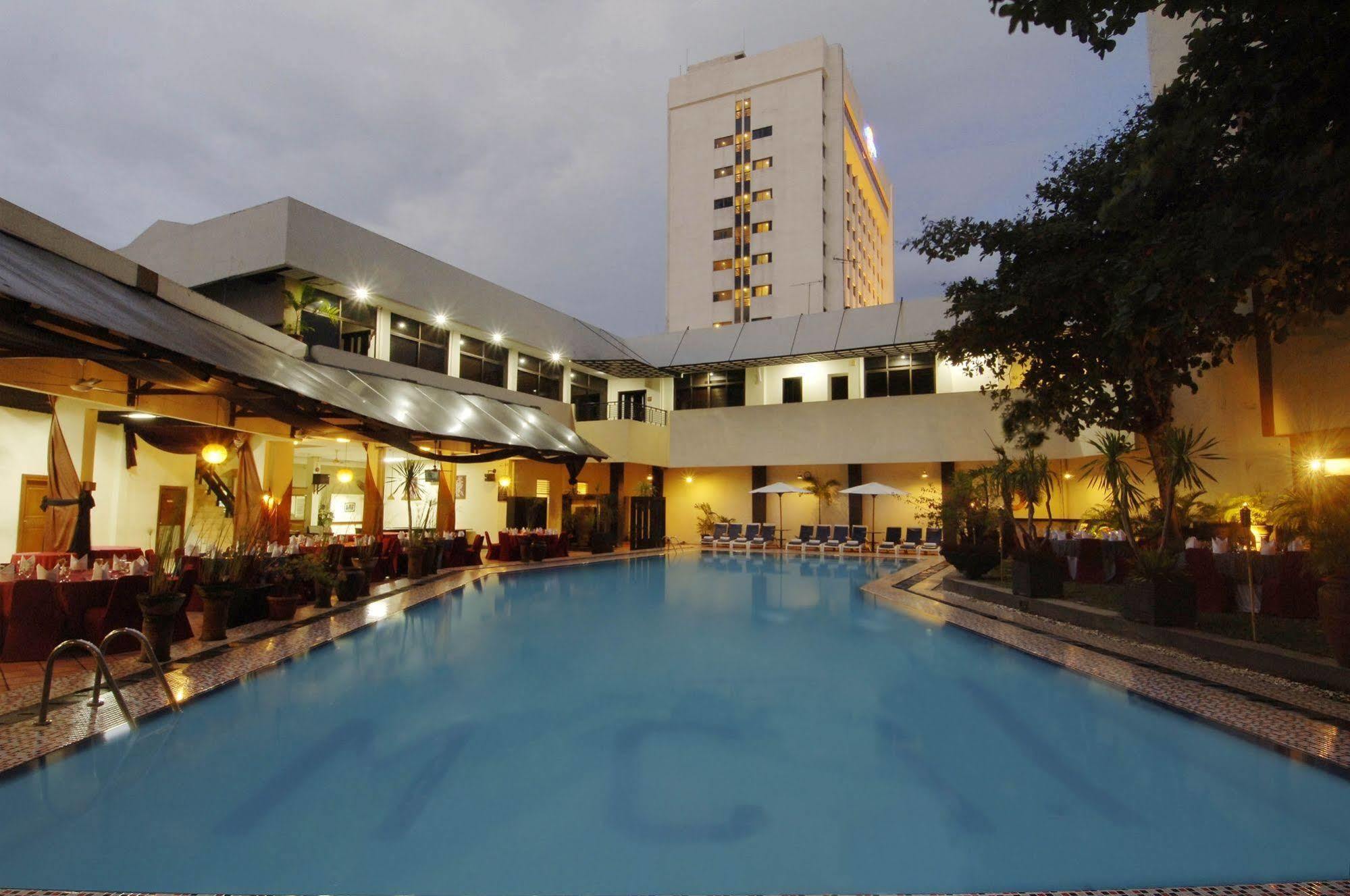 Singgasana Hotel Macasar Exterior foto